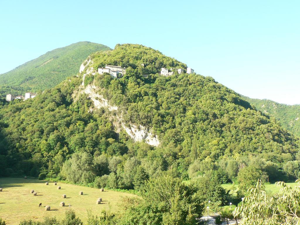 切雷托迪斯波莱托Agriturismo Casale La Palombara别墅 外观 照片